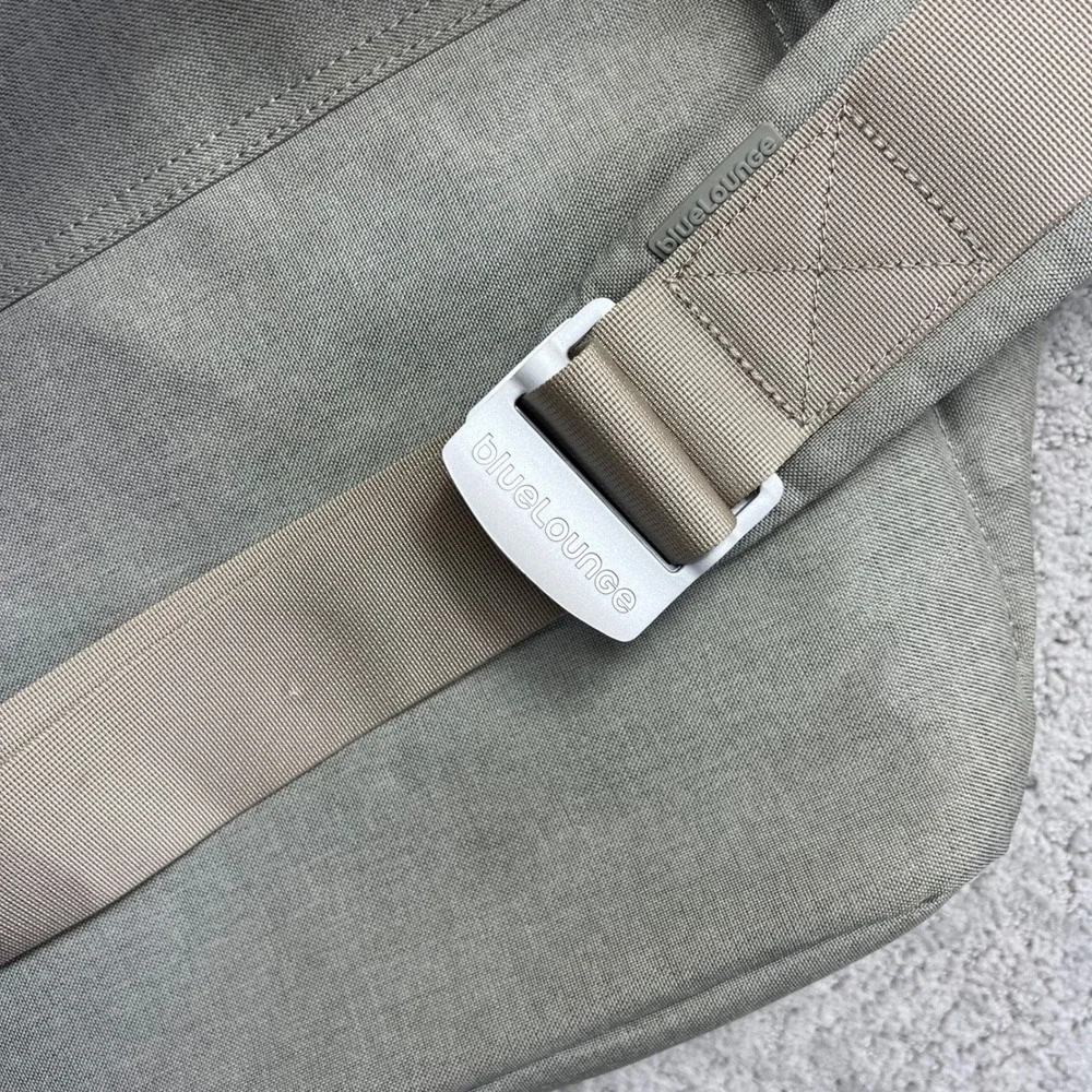 Bluelounge Messenger Bag Grey‎ Recycled PET Fabric Laptop Commuter Bag School